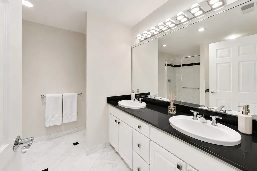 508 West Melrose Street Chicago IL 60657