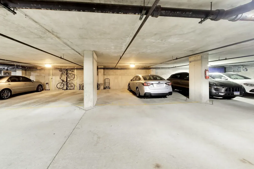 508 West Melrose Street Chicago IL 60657