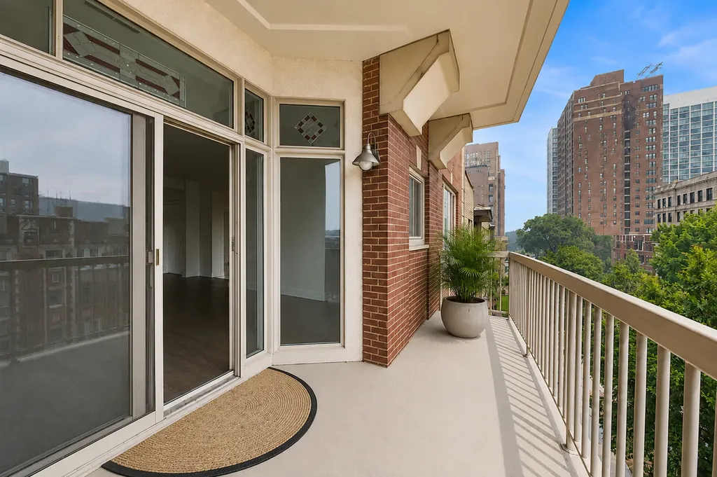 508 West Melrose Street Chicago IL 60657