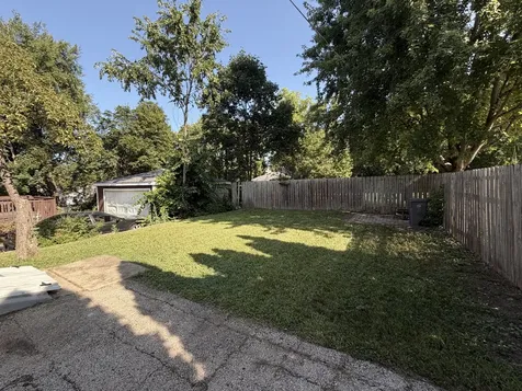 370 Bent Street Elgin IL 60120