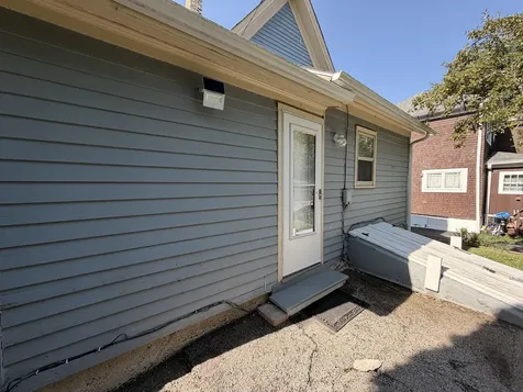 370 Bent Street Elgin IL 60120