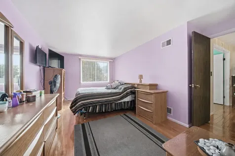 865 Oxford Place Wheeling IL 60090