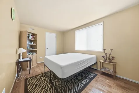 865 Oxford Place Wheeling IL 60090