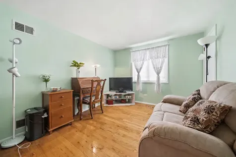 865 Oxford Place Wheeling IL 60090