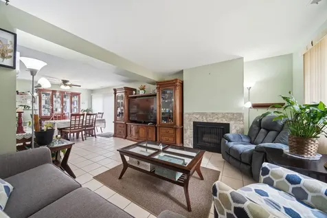 865 Oxford Place Wheeling IL 60090