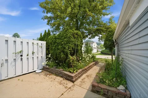 865 Oxford Place Wheeling IL 60090