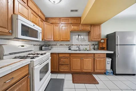 865 Oxford Place Wheeling IL 60090