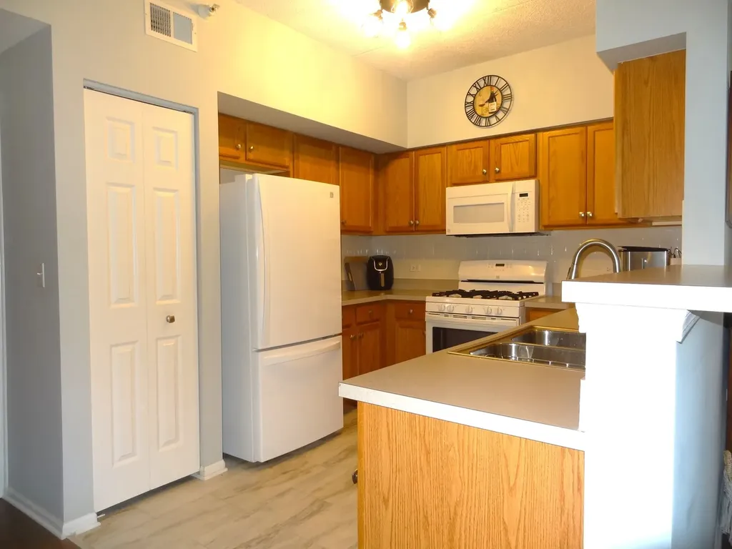 0S099 Lee Court Winfield IL 60190