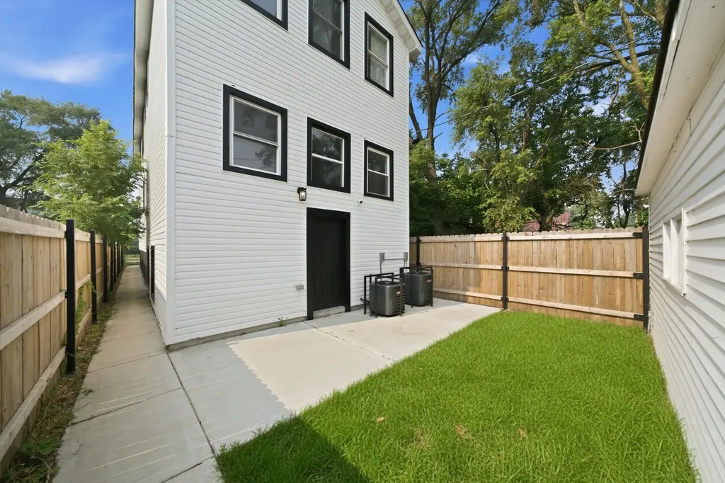 638 East 65th Street Chicago IL 60637