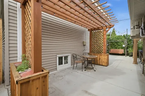 6000 West Byron Street Chicago IL 60634