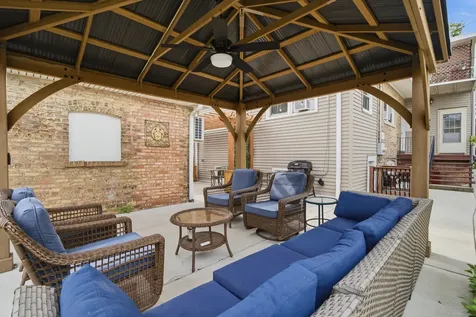 6000 West Byron Street Chicago IL 60634