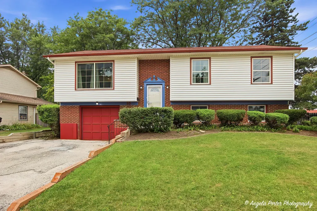 15 Old Mill Grove Road Lake Zurich IL 60047