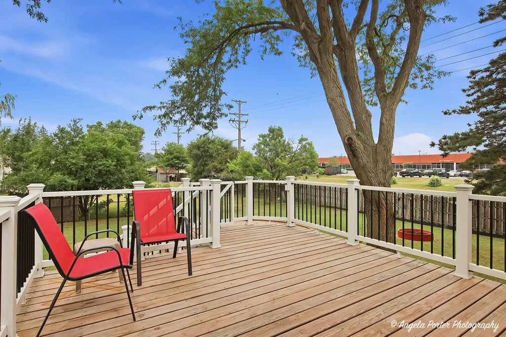 15 Old Mill Grove Road Lake Zurich IL 60047