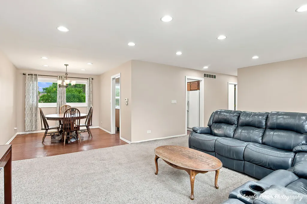 15 Old Mill Grove Road Lake Zurich IL 60047
