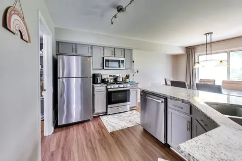 76 Cambridge Avenue Streamwood IL 60107