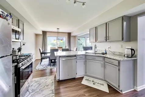 76 Cambridge Avenue Streamwood IL 60107