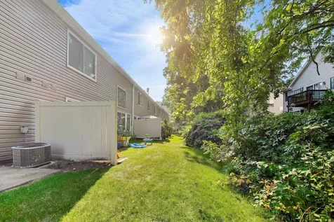 76 Cambridge Avenue Streamwood IL 60107