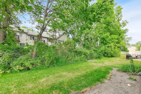 76 Cambridge Avenue Streamwood IL 60107
