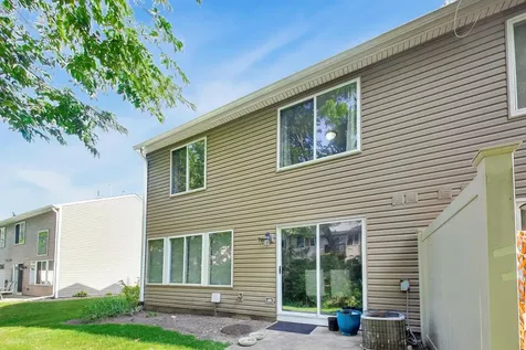 76 Cambridge Avenue Streamwood IL 60107