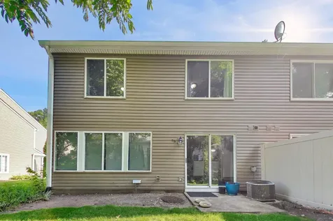76 Cambridge Avenue Streamwood IL 60107