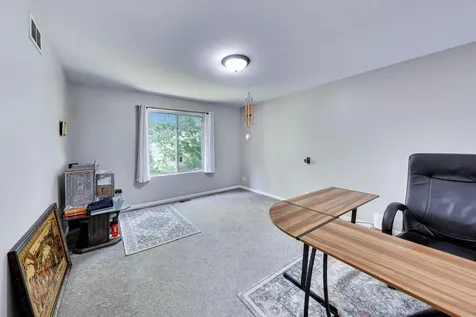 76 Cambridge Avenue Streamwood IL 60107