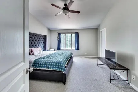 76 Cambridge Avenue Streamwood IL 60107