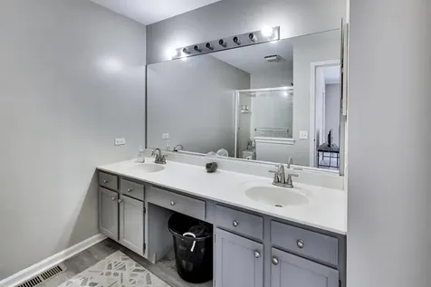 76 Cambridge Avenue Streamwood IL 60107