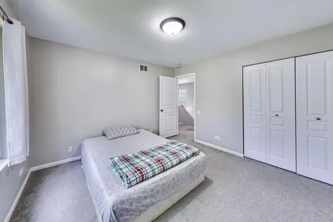 76 Cambridge Avenue Streamwood IL 60107