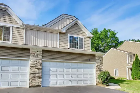 76 Cambridge Avenue Streamwood IL 60107