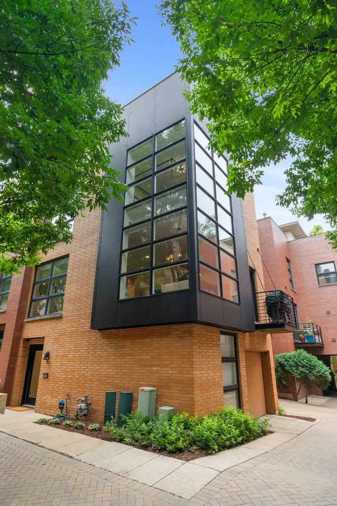 2024 West Willow Street Chicago IL 60647