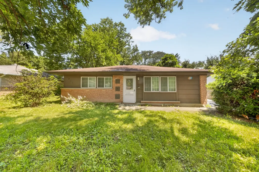 415 Shabbona Drive Park Forest IL 60466