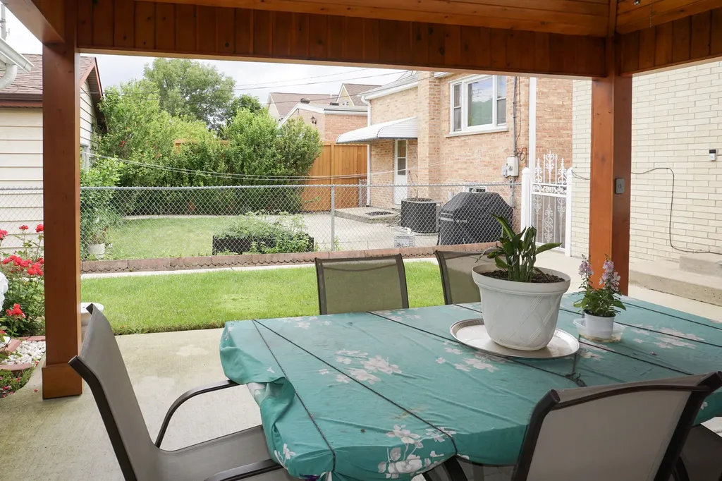 3318 North Page Avenue Chicago IL 60634