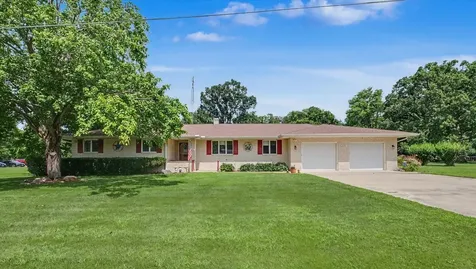 1001 East Richardson Street Farmer City IL 61842
