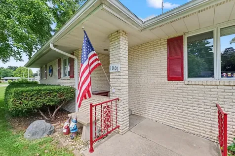 1001 East Richardson Street Farmer City IL 61842