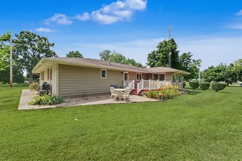 1001 East Richardson Street Farmer City IL 61842