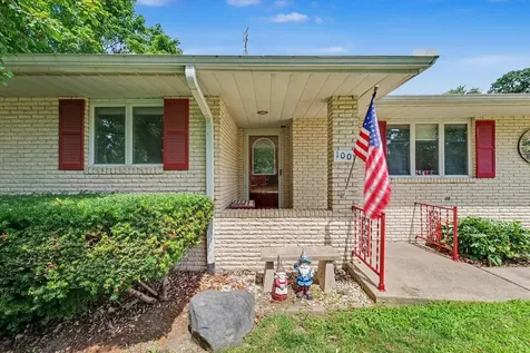 1001 East Richardson Street Farmer City IL 61842