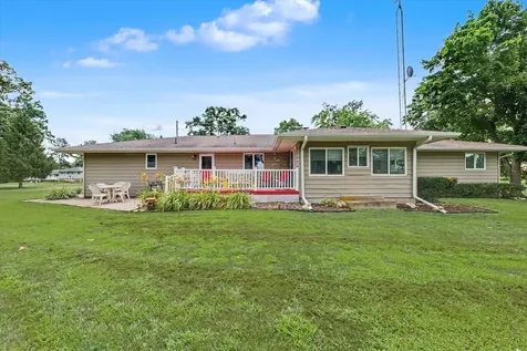 1001 East Richardson Street Farmer City IL 61842