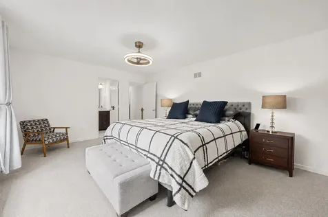 281 Tyler Court Libertyville IL 60048