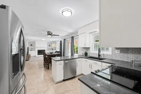 281 Tyler Court Libertyville IL 60048