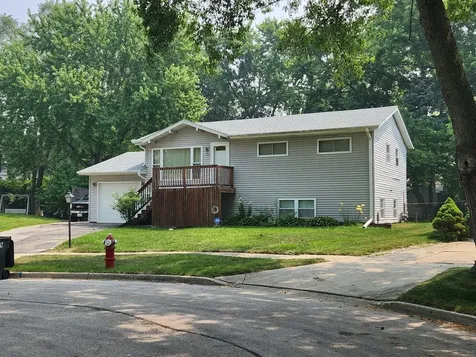 125 Egan Court Streamwood IL 60107