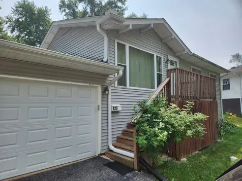 125 Egan Court Streamwood IL 60107