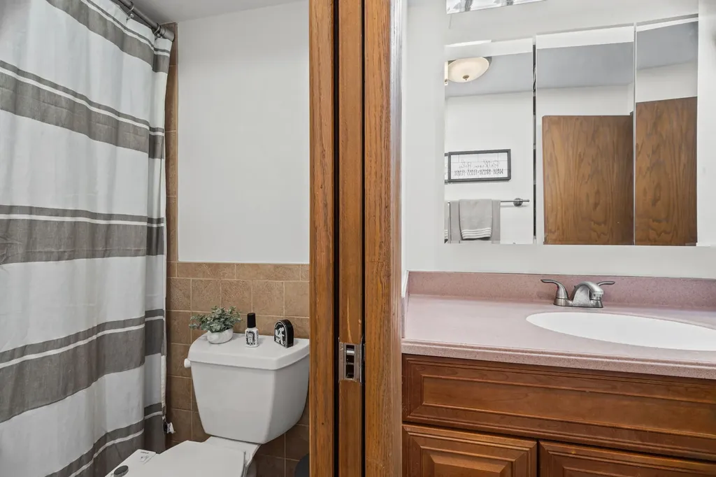 6811 North Olmsted Avenue Chicago IL 60631