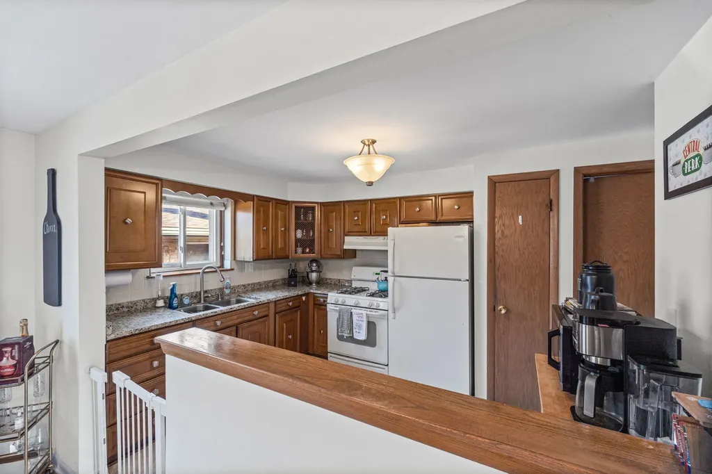 6811 North Olmsted Avenue Chicago IL 60631
