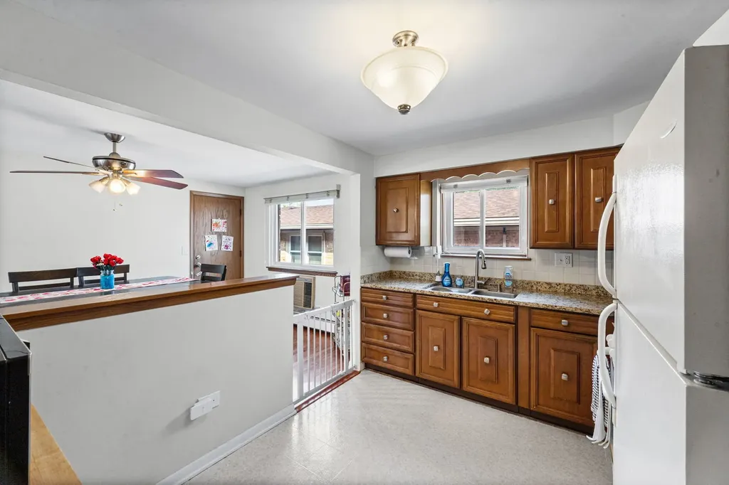 6811 North Olmsted Avenue Chicago IL 60631