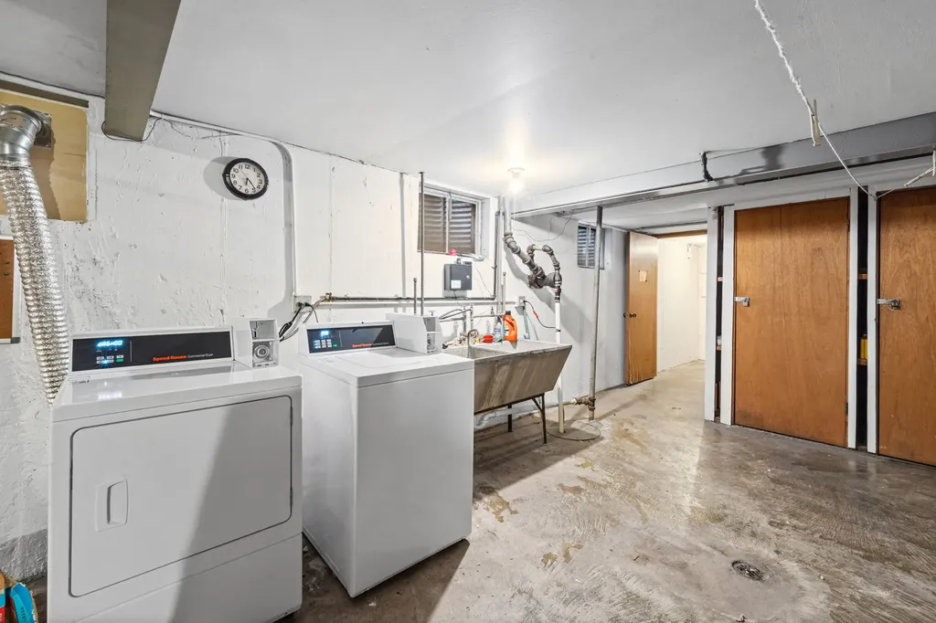 6811 North Olmsted Avenue Chicago IL 60631