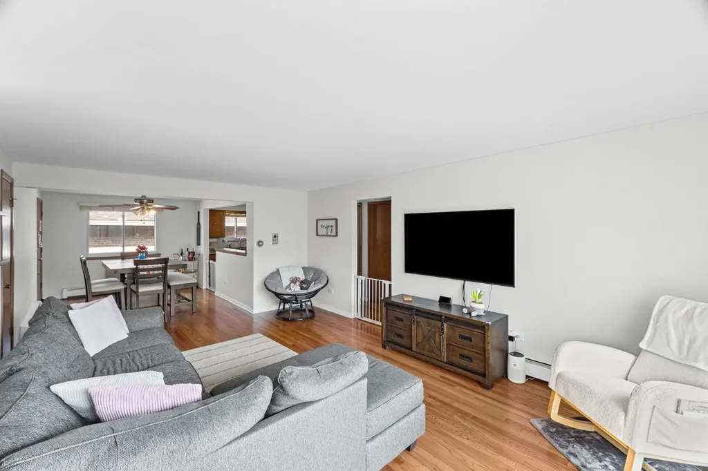 6811 North Olmsted Avenue Chicago IL 60631