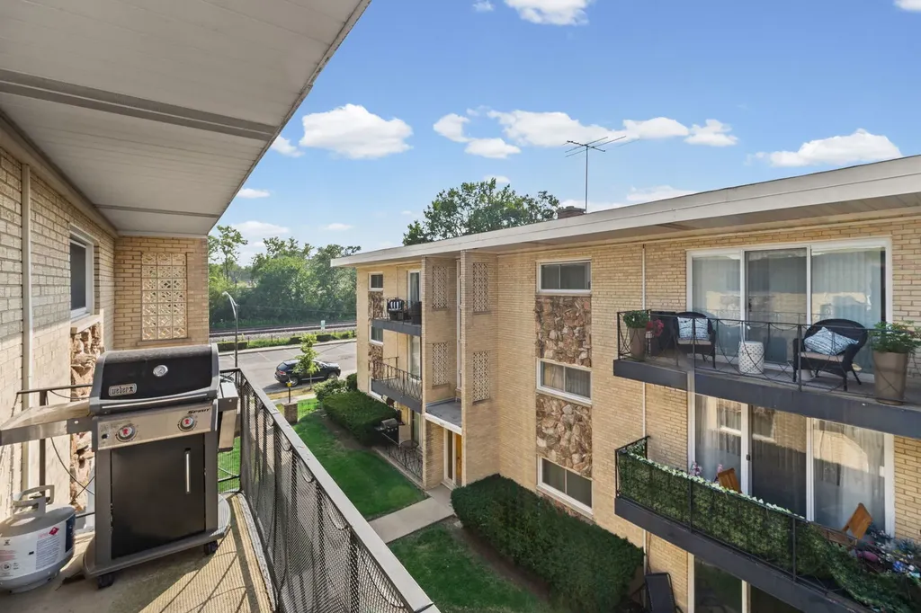 6811 North Olmsted Avenue Chicago IL 60631