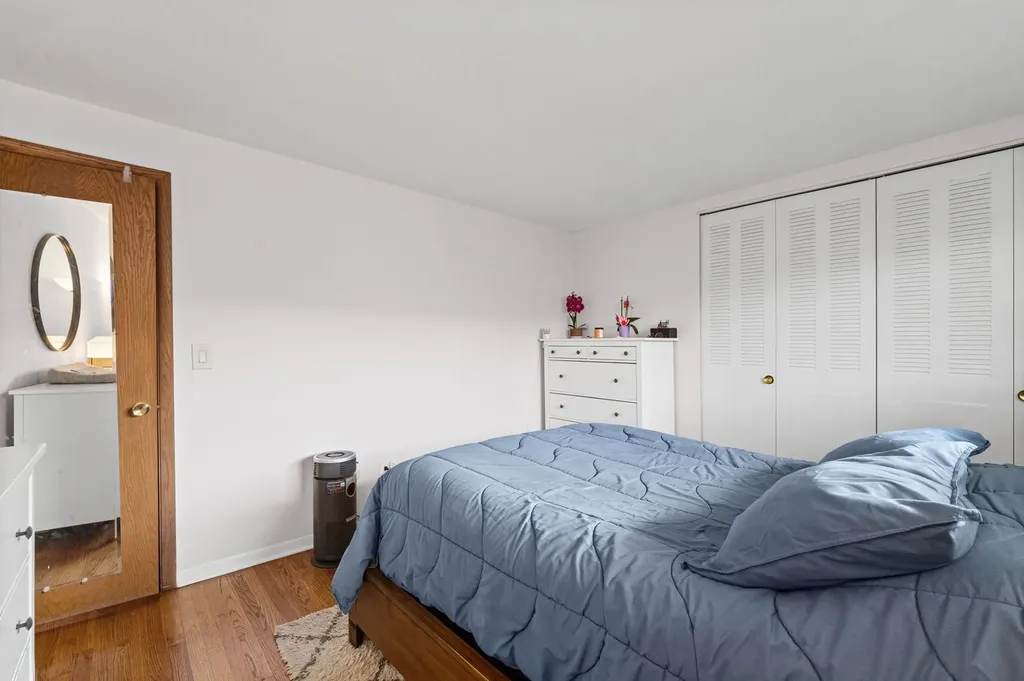 6811 North Olmsted Avenue Chicago IL 60631