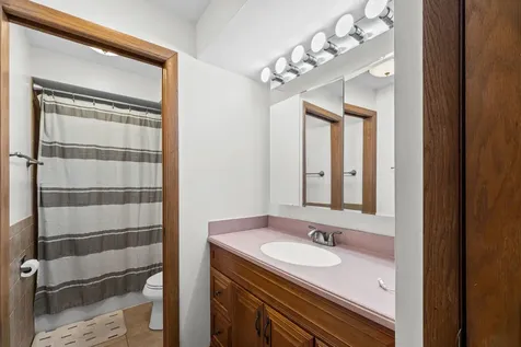 6811 North Olmsted Avenue Chicago IL 60631