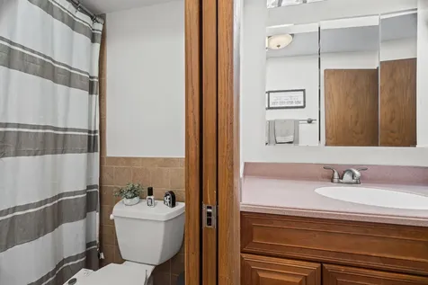 6811 North Olmsted Avenue Chicago IL 60631